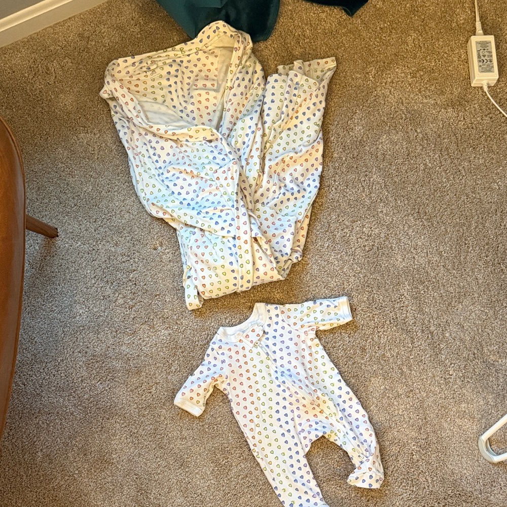 Disco Hearts Zipper Footie
RAINBOW, NB + robe for mom